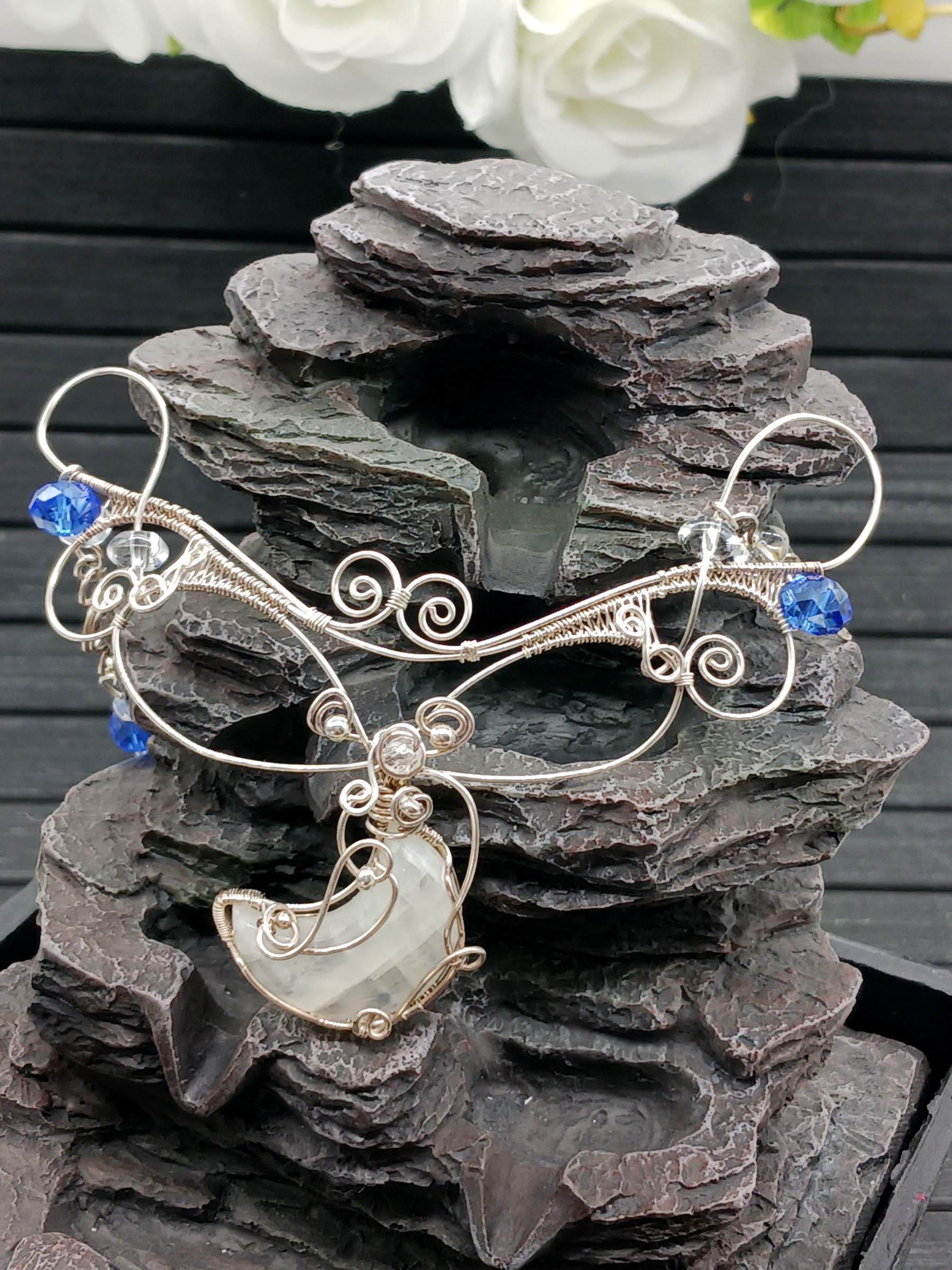 Collier „Luna“ mit weißem Labradorit gefasst in 925 Sterlingsilber