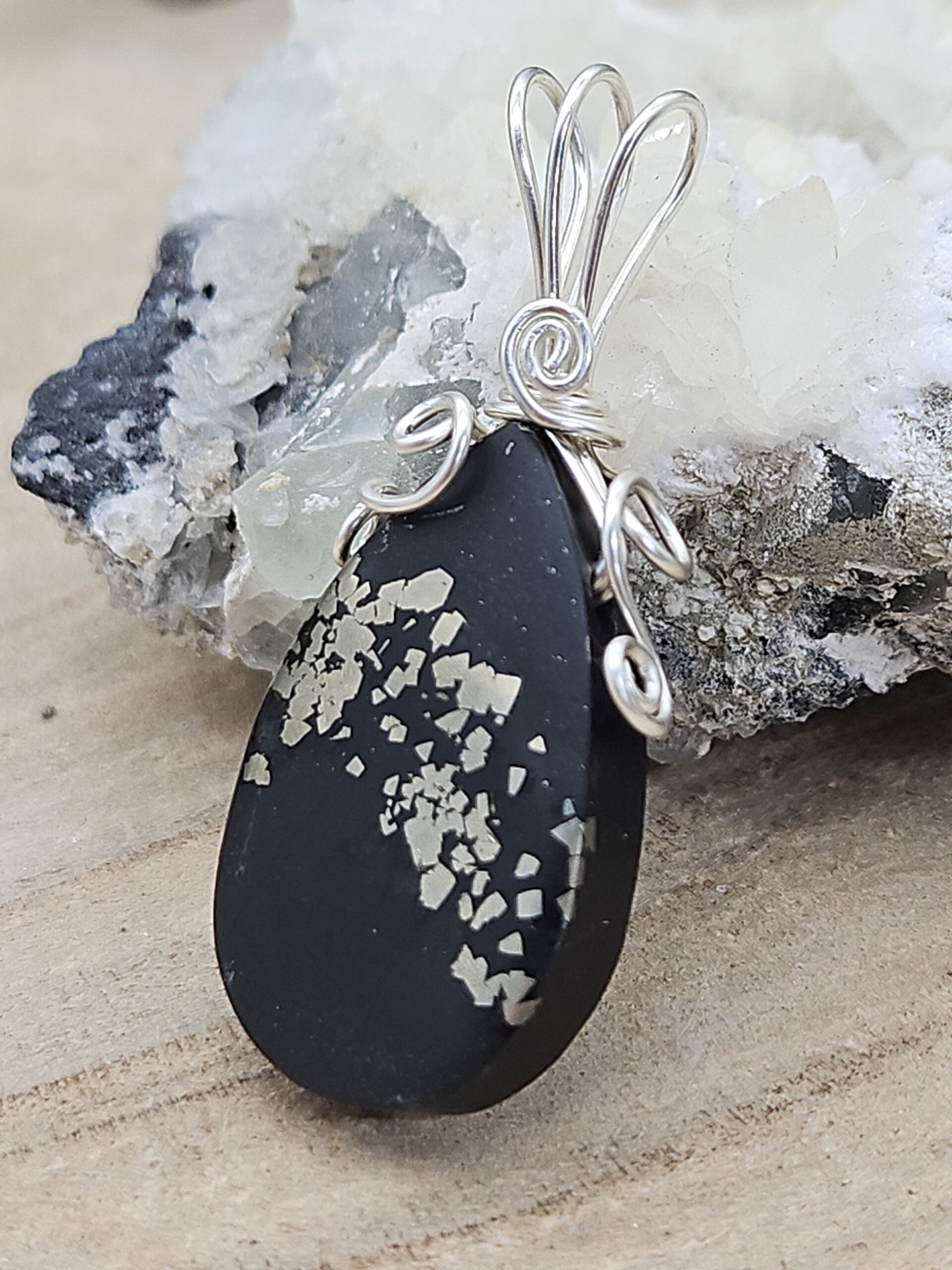 Anhänger Pyrit in Schiefer in Sterlingsilber gefasst – Bild 4