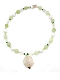 Zartgrüne Kette mit weißen Jadeperlen und Glasperlen 925 Silber
