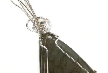 Schmuckanhänger Labradorit dreieckig gefasst mit 925 Sterlingsilber