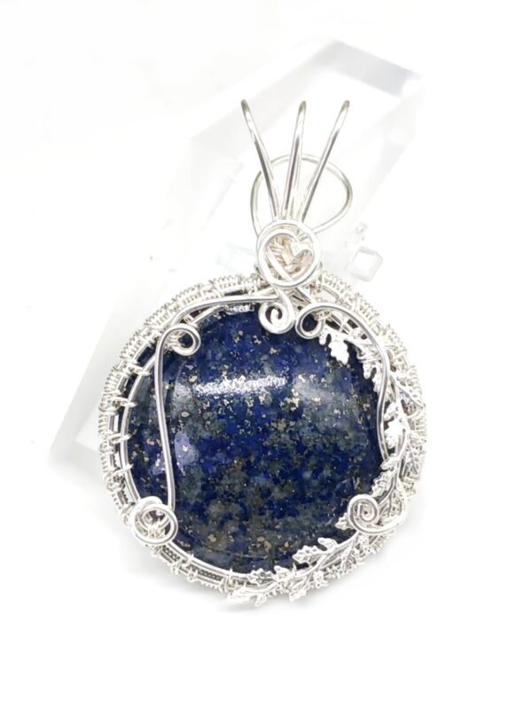 Schmuckanhänger Lapislazuli rund blau gewebt in Sterlingsilber mit Ranken – Bild 9