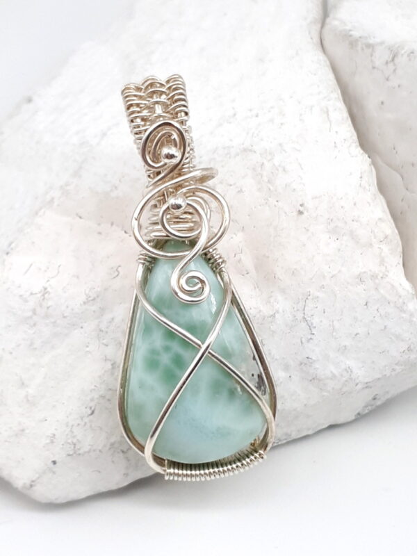 Schmuckanhänger mit grün-türkisfarbenen Larimar in 925 Silber gefasst – Bild 3