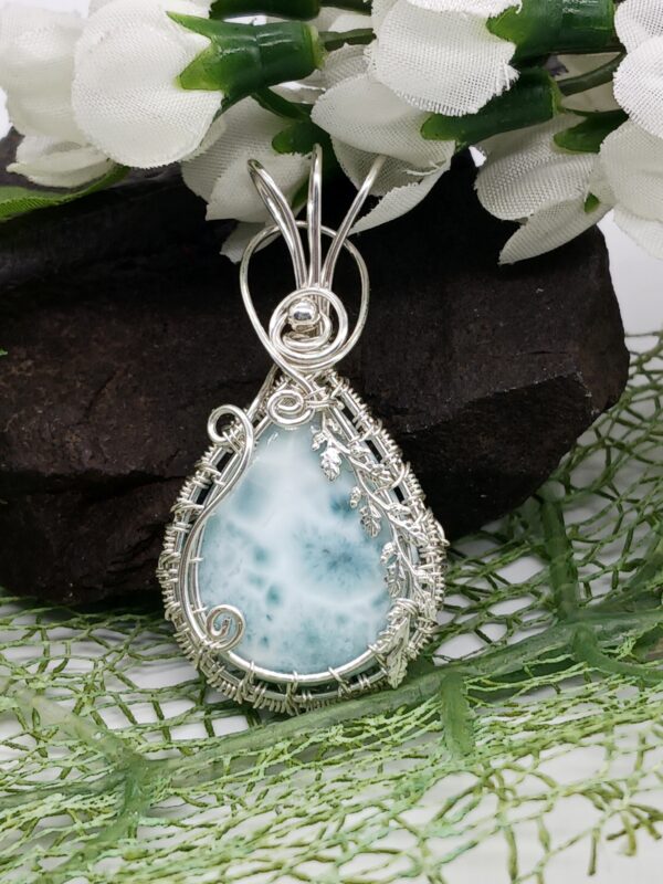 Schmuckanhänger Larimar hellblau mit Silberblätter in 925 Sterlingsilber – Bild 7