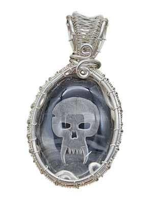 Anhänger Skull Schädel in Bergkristall mit Sterlingsilberfassung